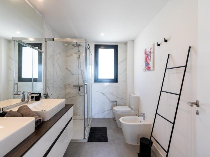 oasis-325-estepona-luxury-penthouse-bathroom