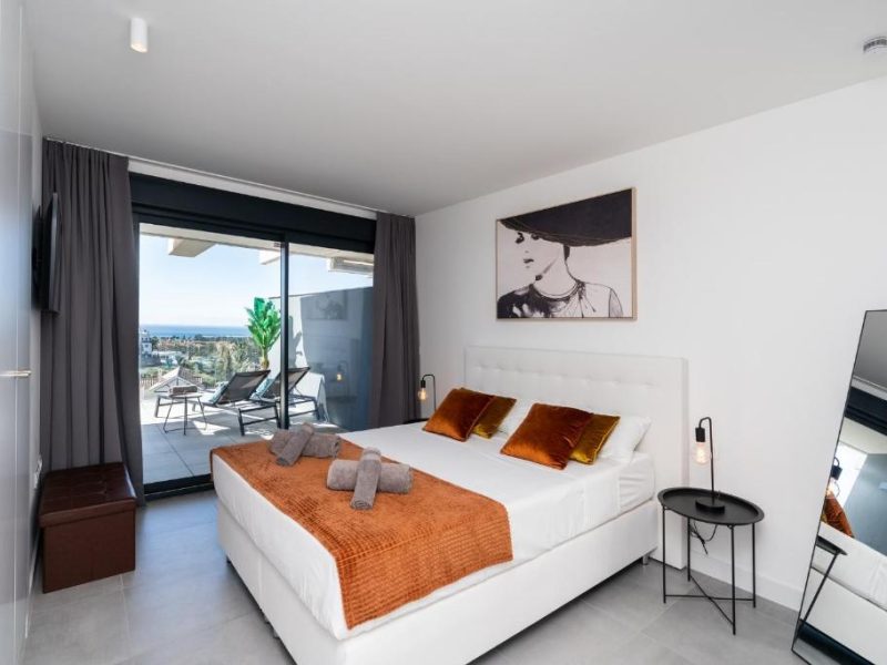 oasis-325-estepona-luxury-penthouse-bedroom-2